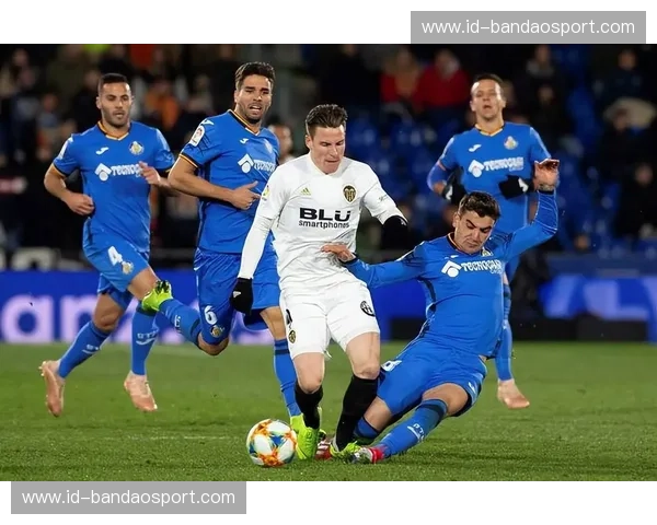 松兹瓦尔vs马尔默：瑞典足球双城记，荣耀与激情的碰撞